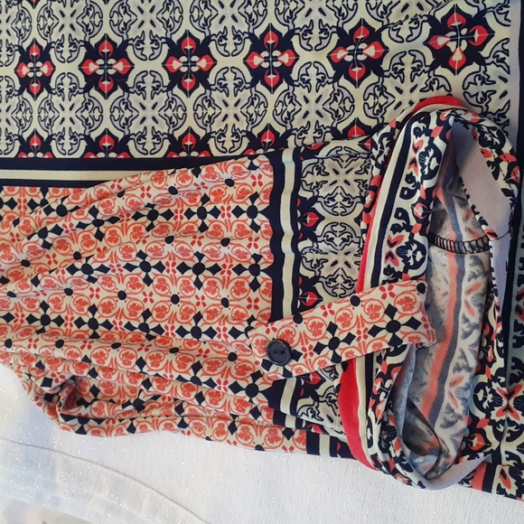 Roz and Ali Large P colorful abstract keyhole front roll up sleeves Tunic - Picture 6 of 7